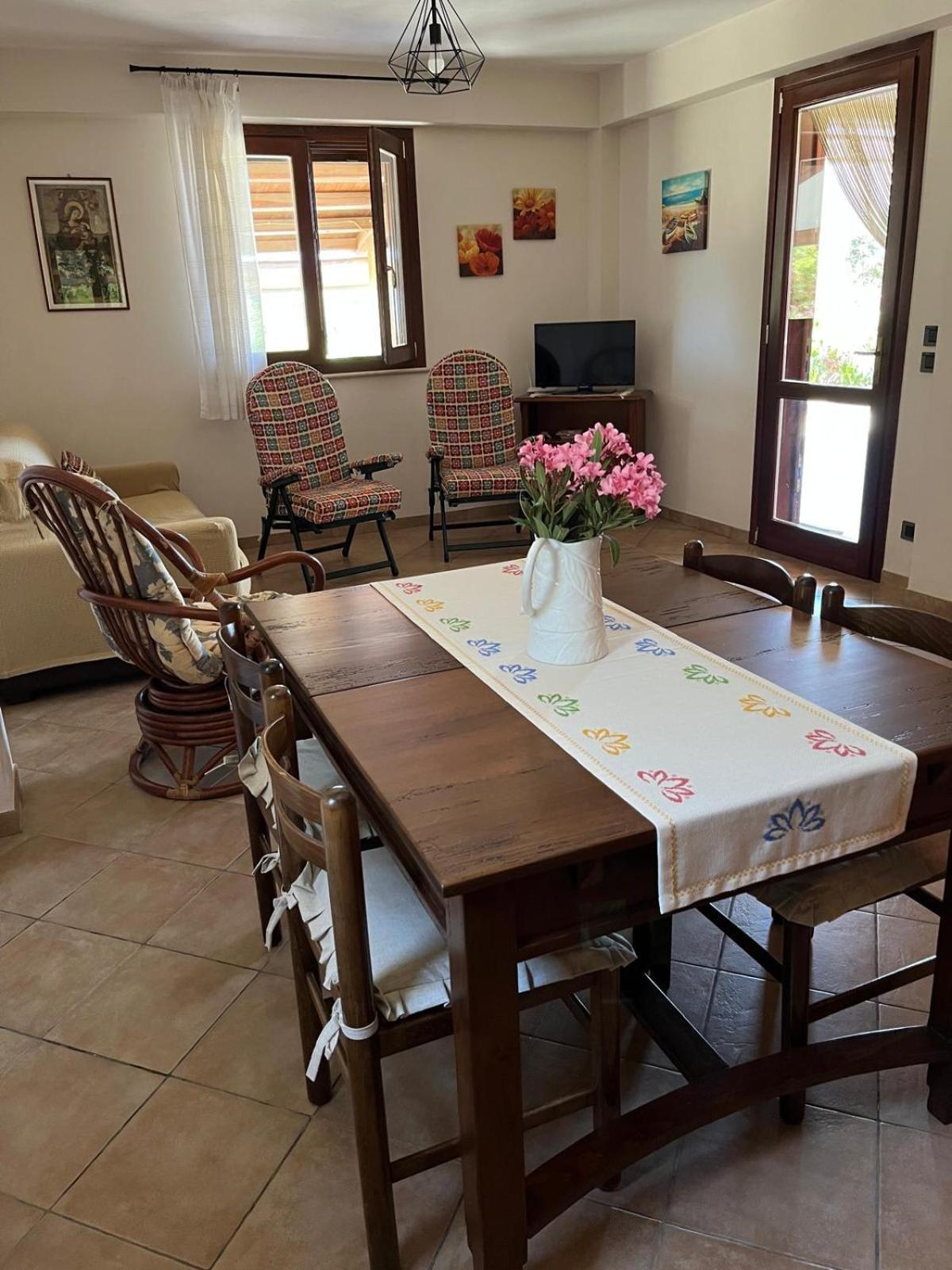 Villa Lea กุสโตนาชี ภายนอก รูปภาพ